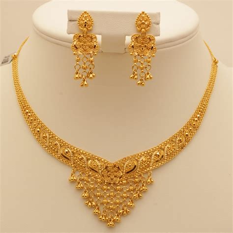 gold necklace designs.